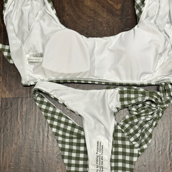 NWT Gianni Bini Bandeau two piece swim suit - Picture 3 of 4